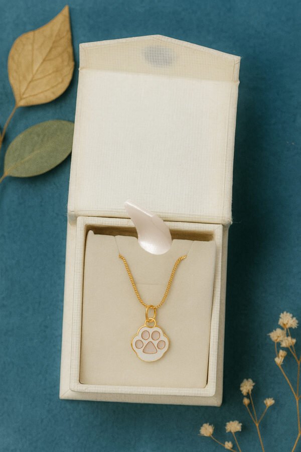 paw shaped pendant for veterinary doctors